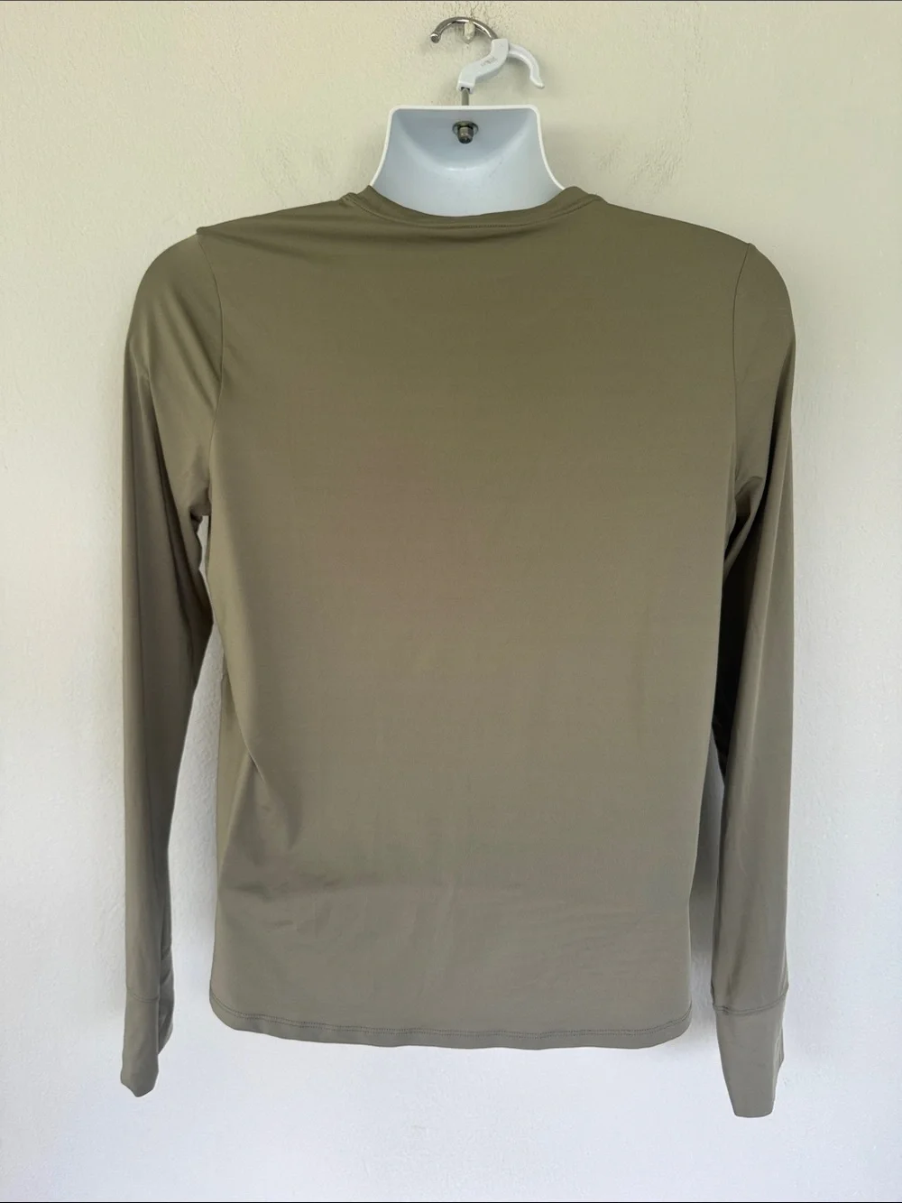 Nike One Dri-Fit olive gray men’s long sleeve thumb hole workout tee medium